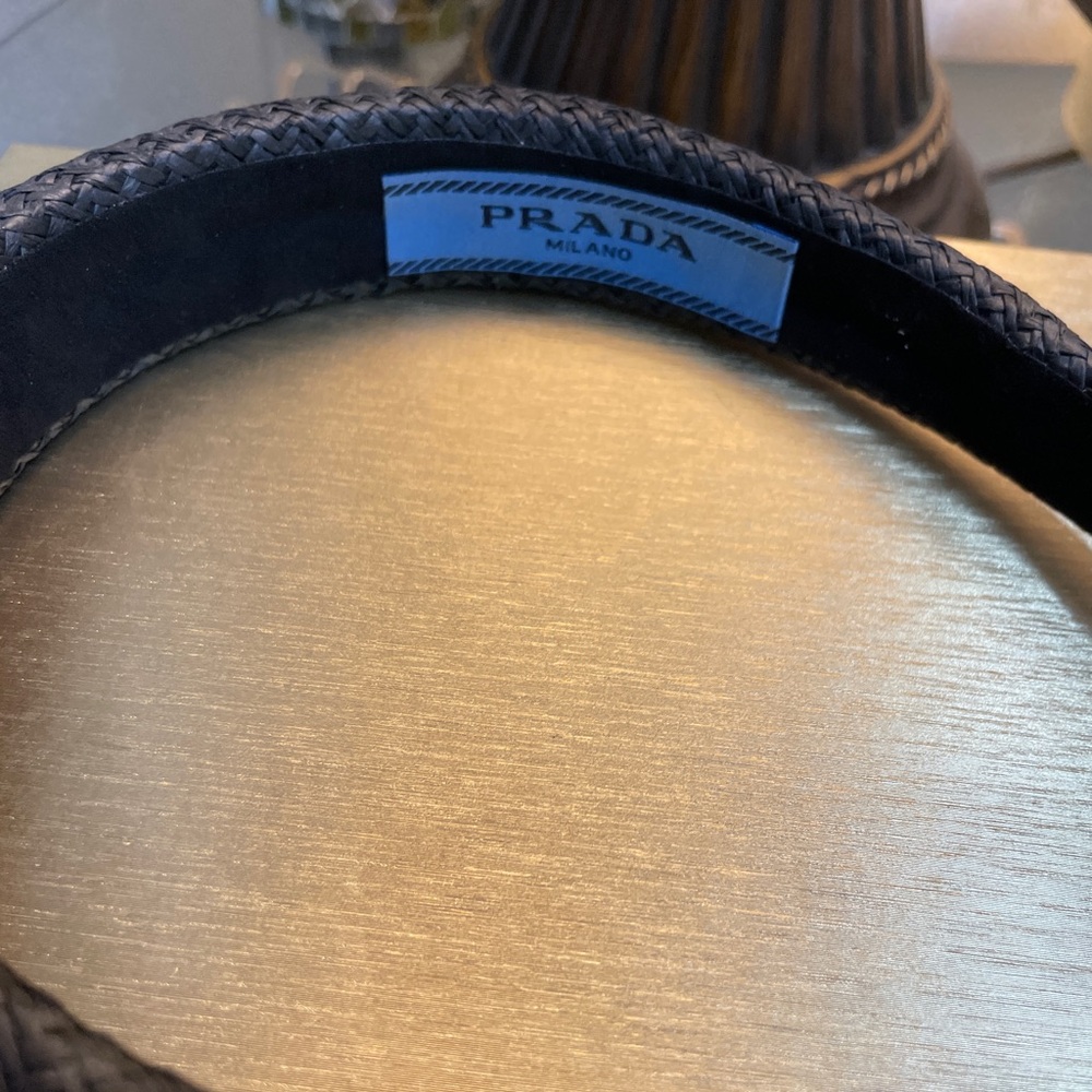 Prada - Picture 5 of 7